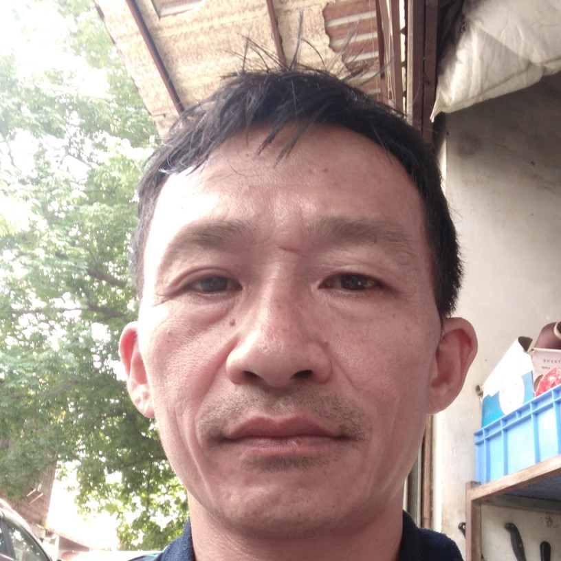 平常挽手帆布鞋的照片