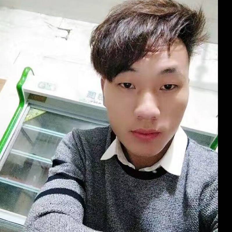 眼光男孩的照片