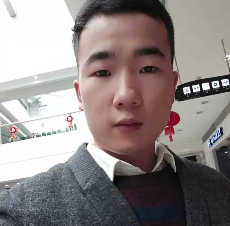 金字中、的照片