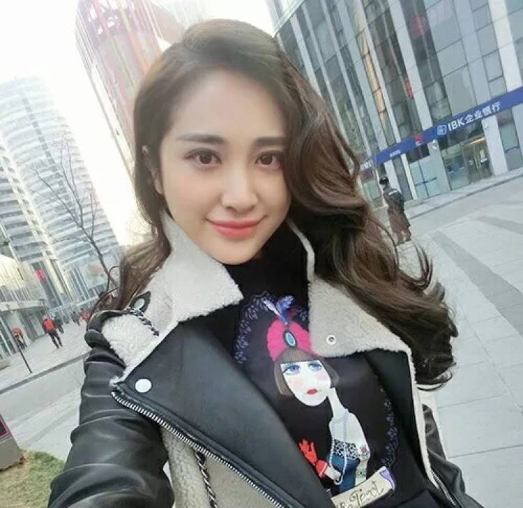 烈焰红唇的照片
