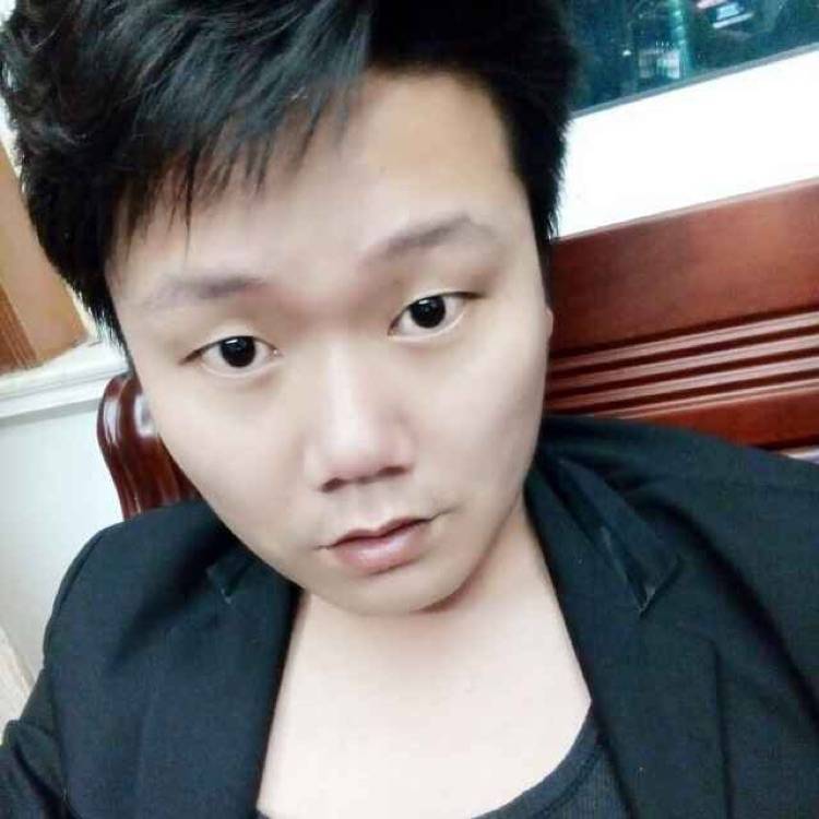 骑着单车去赛跑的照片