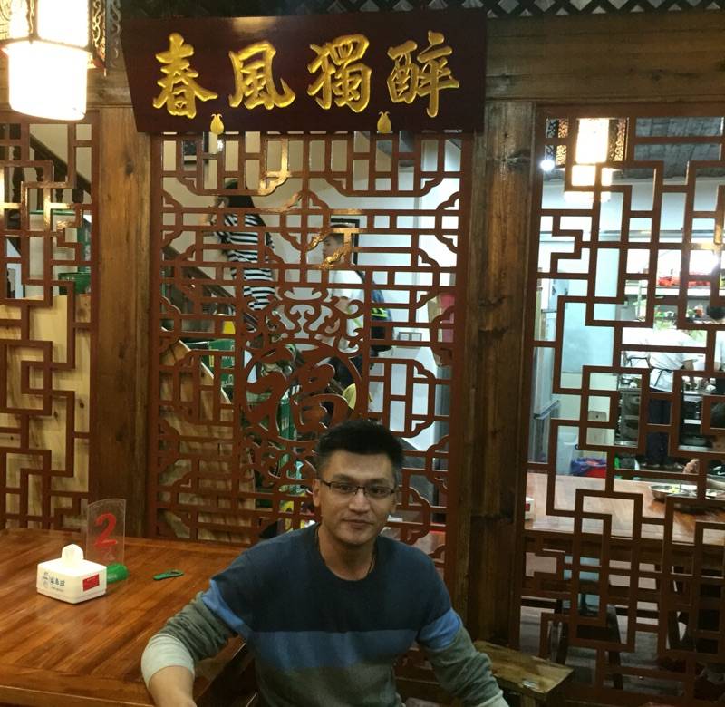 雨中听歌的照片