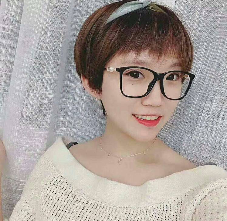 蓝色的天空o的照片