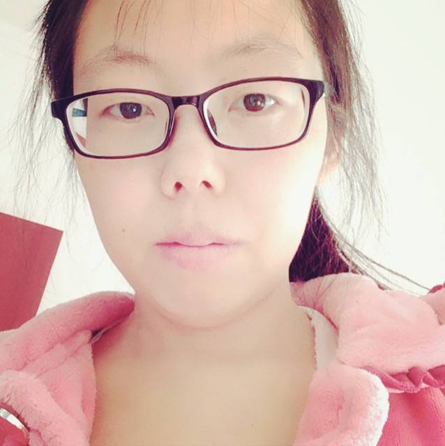 安踏板鞋的照片