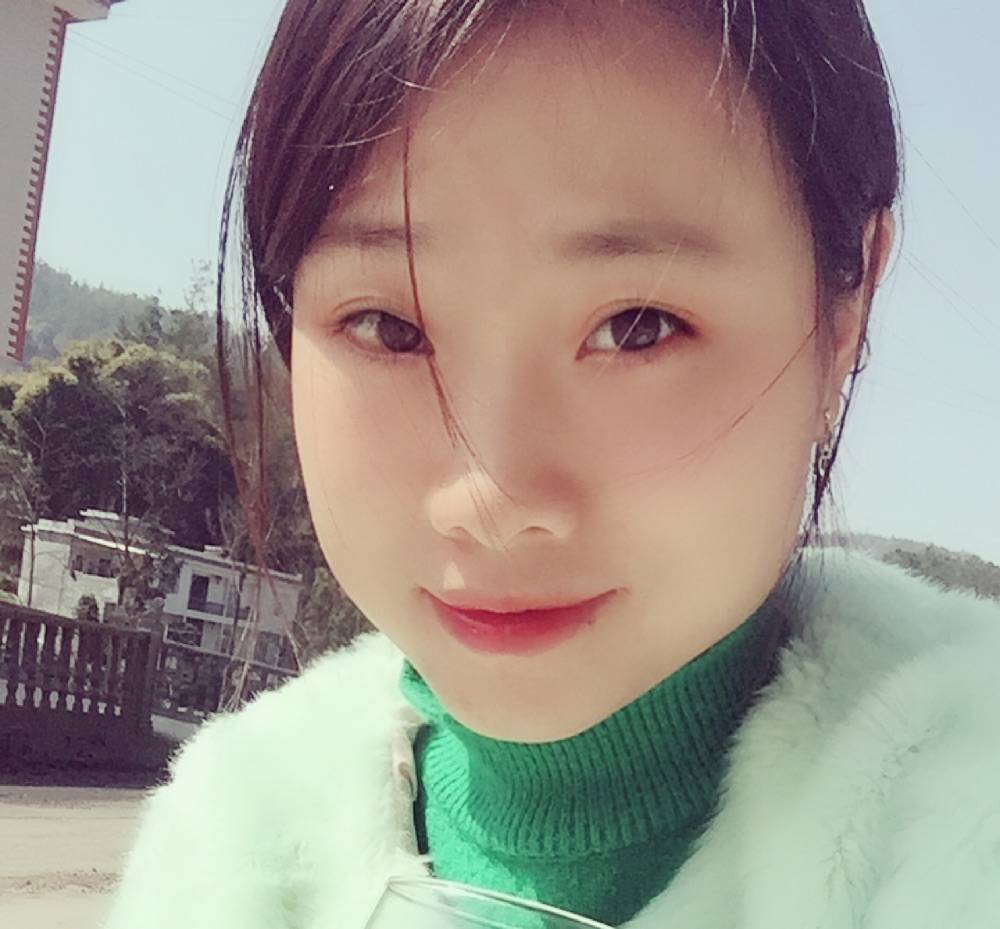 向前看，琴琴的照片