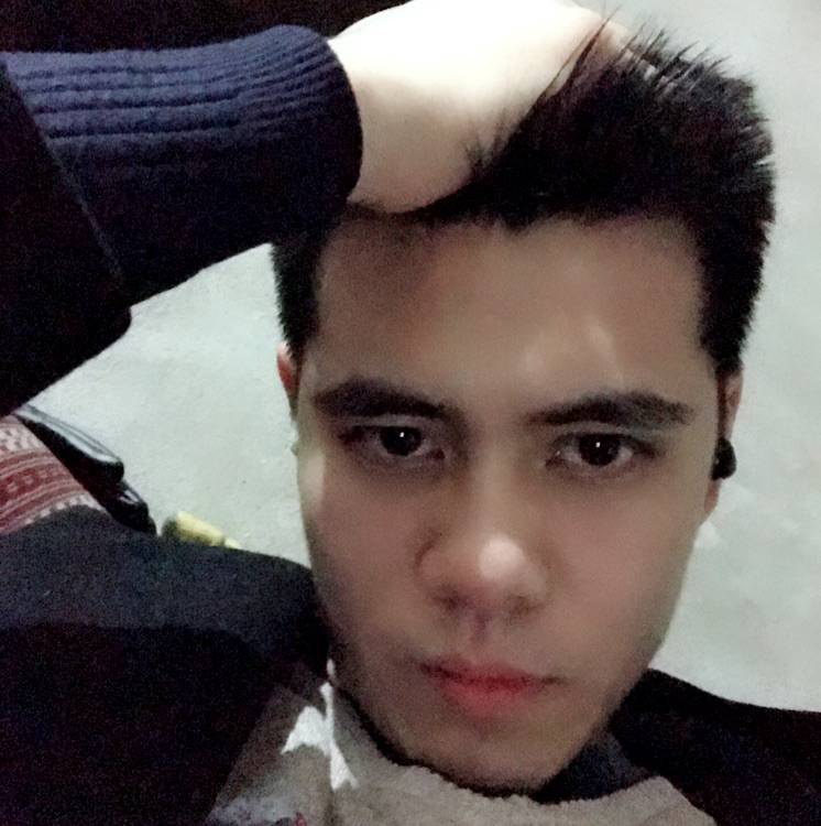 一米八的丑男的照片