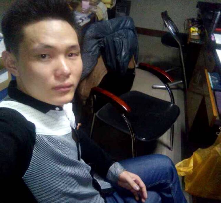 不爱说话的宅男的照片