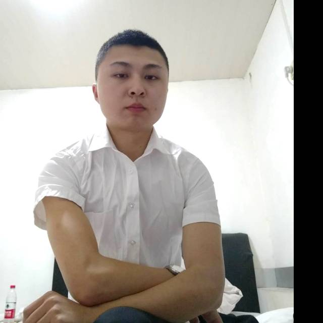 阳光下的大白的照片