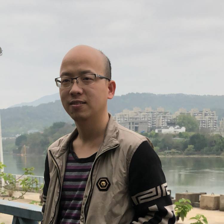 迷蒙下徘徊的照片
