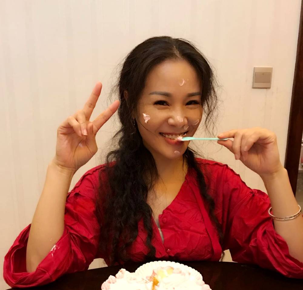 茶水女子的照片