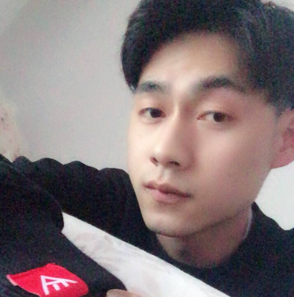 天空下的我的照片