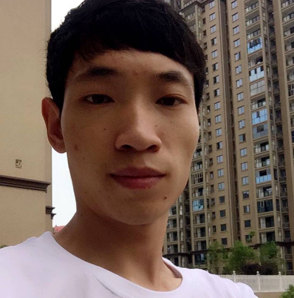 灶炉与柴火的照片
