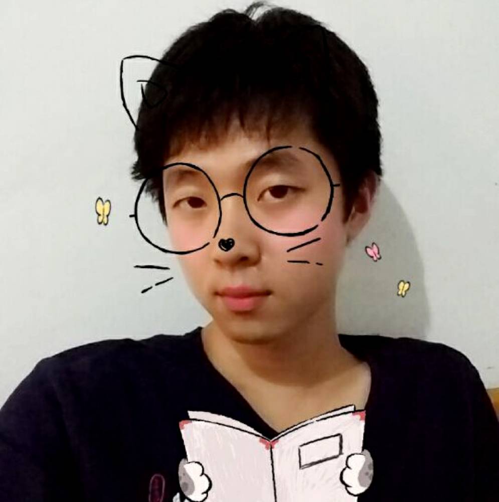 小熊种蘑菇的照片