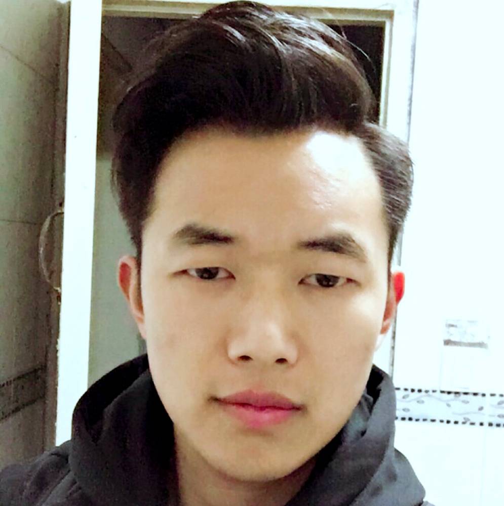 跳蚤窝男孩的照片