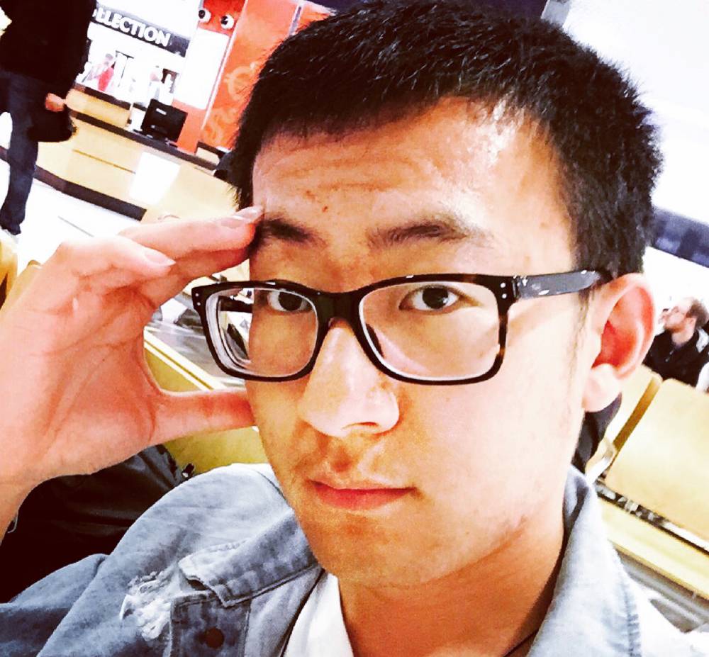 副驾的女生在哪的照片