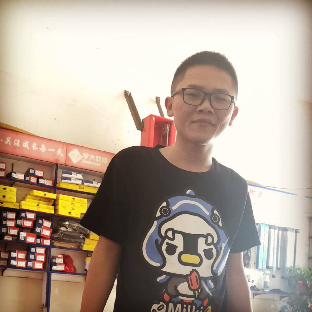 背着母猪去旅行。的照片