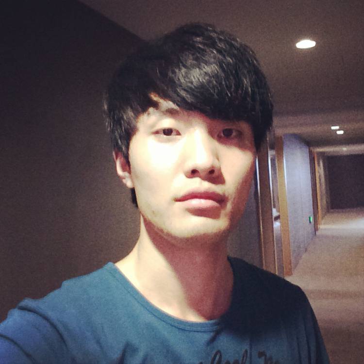 开朗砖头的照片