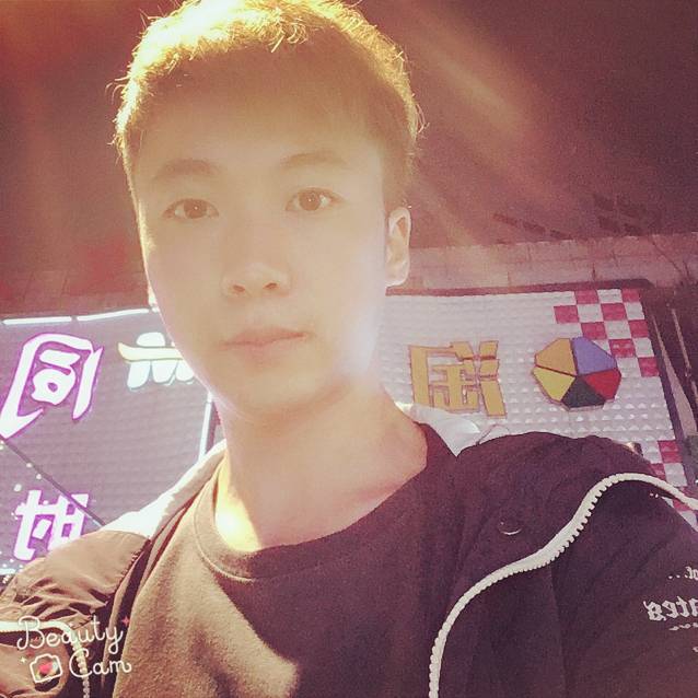留胡子小天鹅的照片