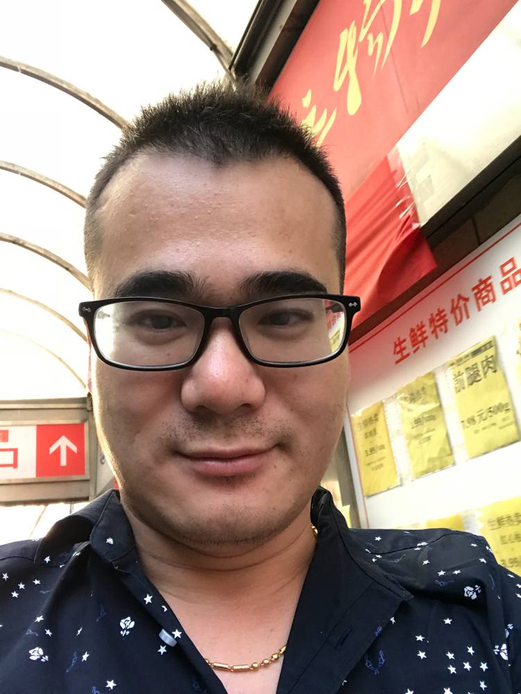 开放大叔的照片