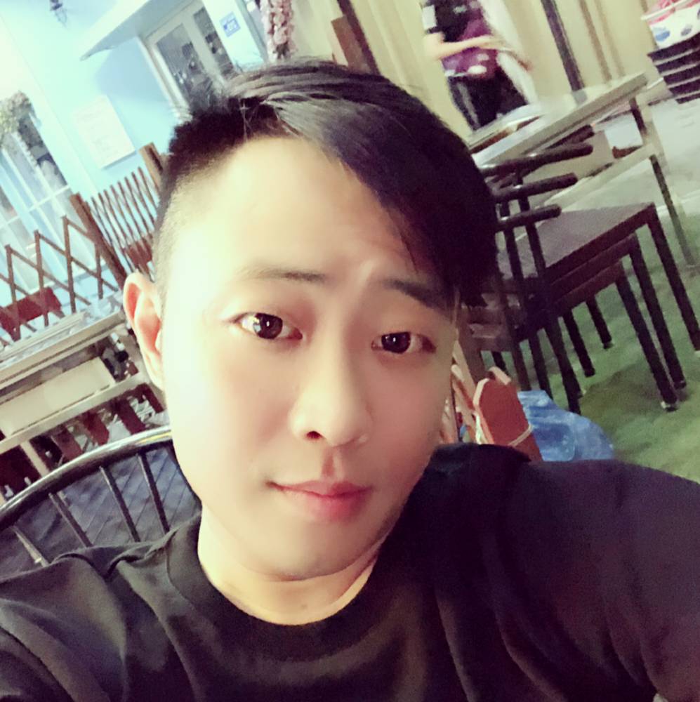 依扬弧的照片