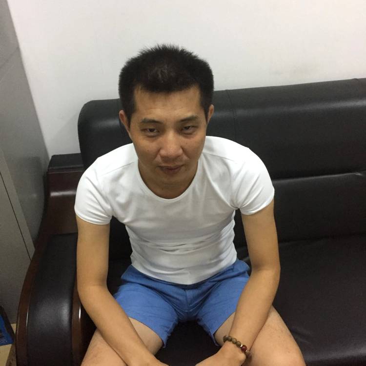 懦弱冷眸的照片