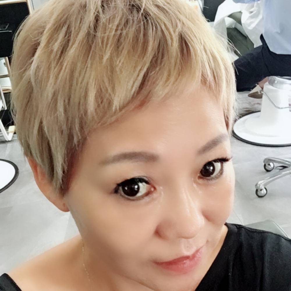 感性黑裤的照片