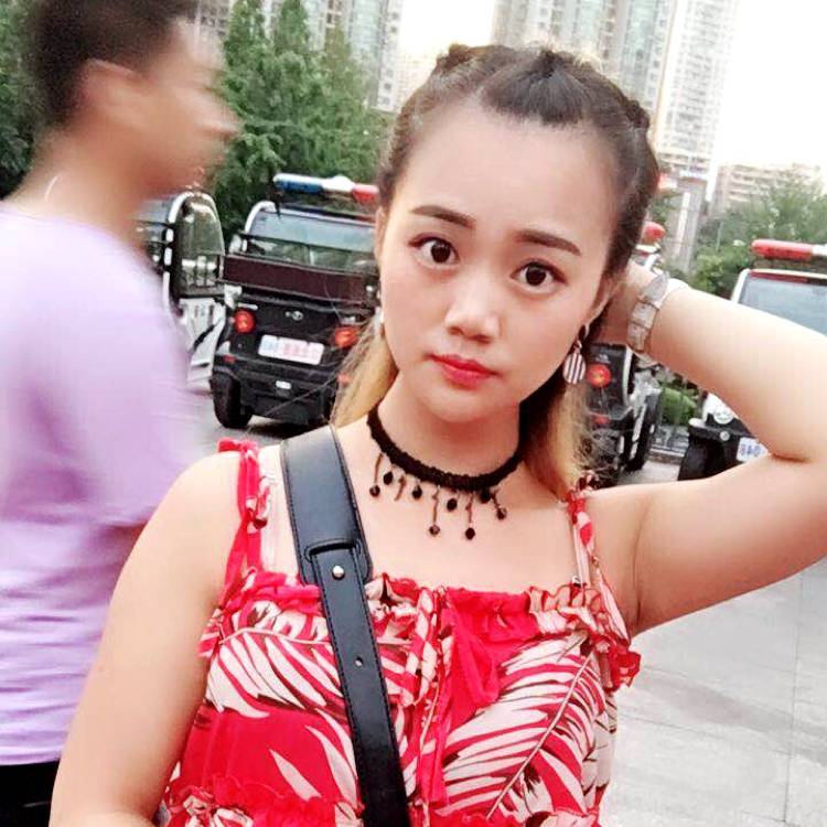 怀妹妹的照片