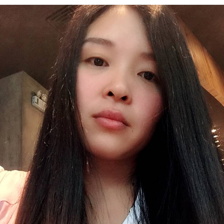 躲在角落里的人的照片