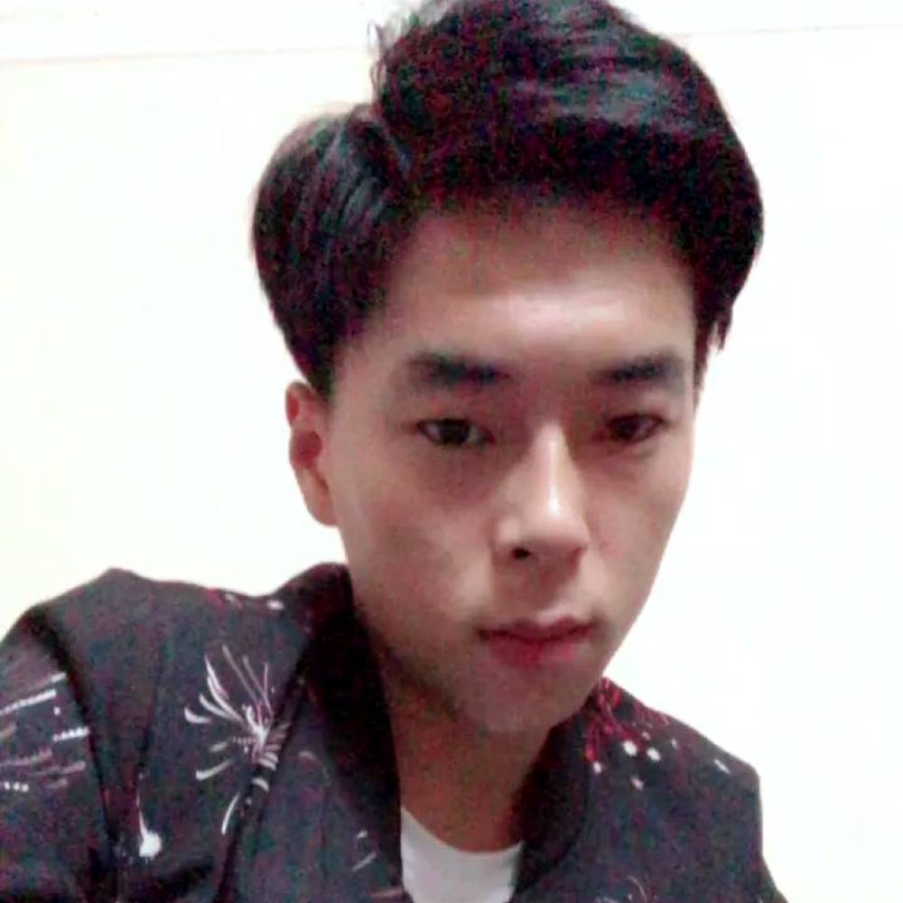 眯眯眼青衫的照片