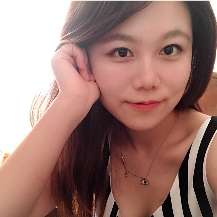 轻松黑猫的照片