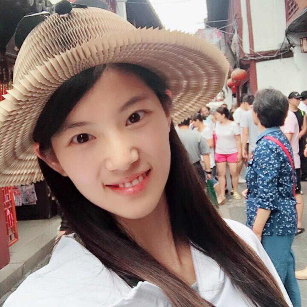 孤独衬衫的照片