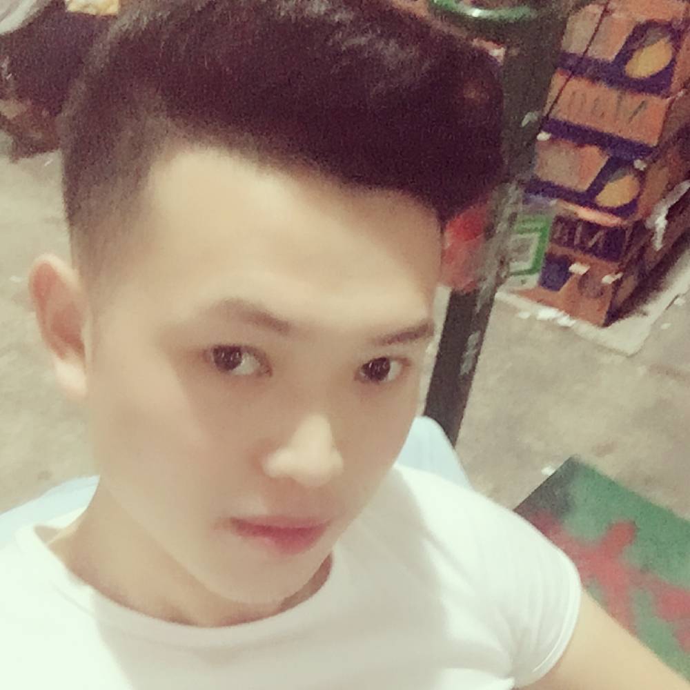 长伟的照片