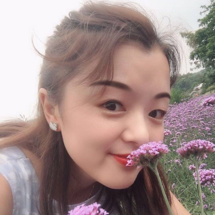 浅浅一笑的照片