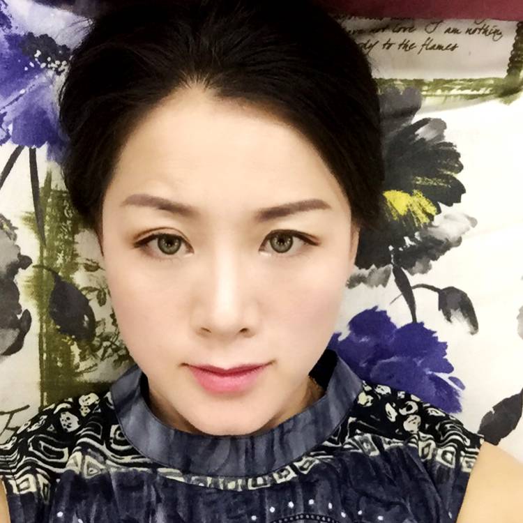 单薄溪流的照片