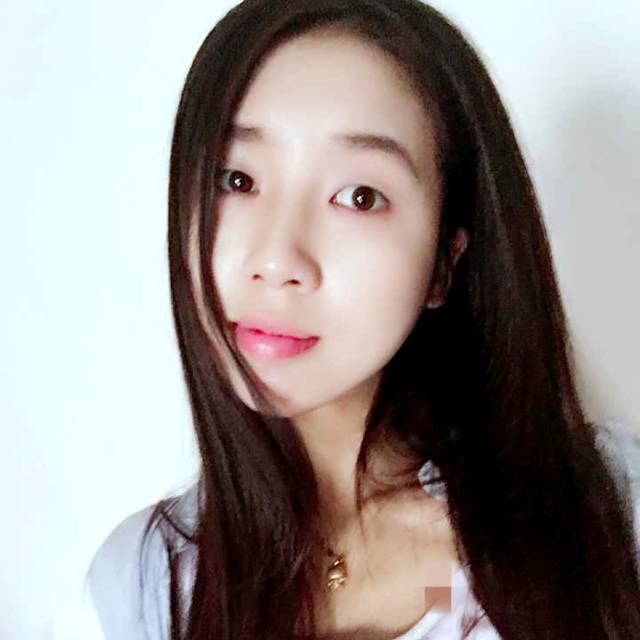 优美初妆的照片
