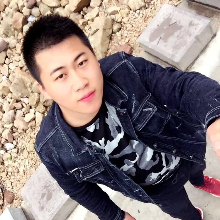 安分守己的小青年的照片