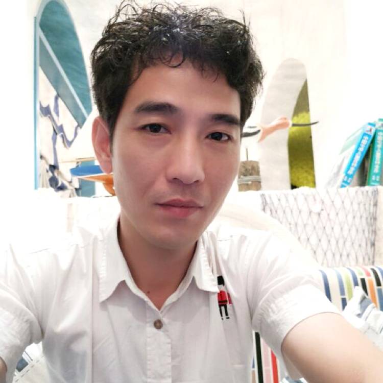 忧郁男人的照片