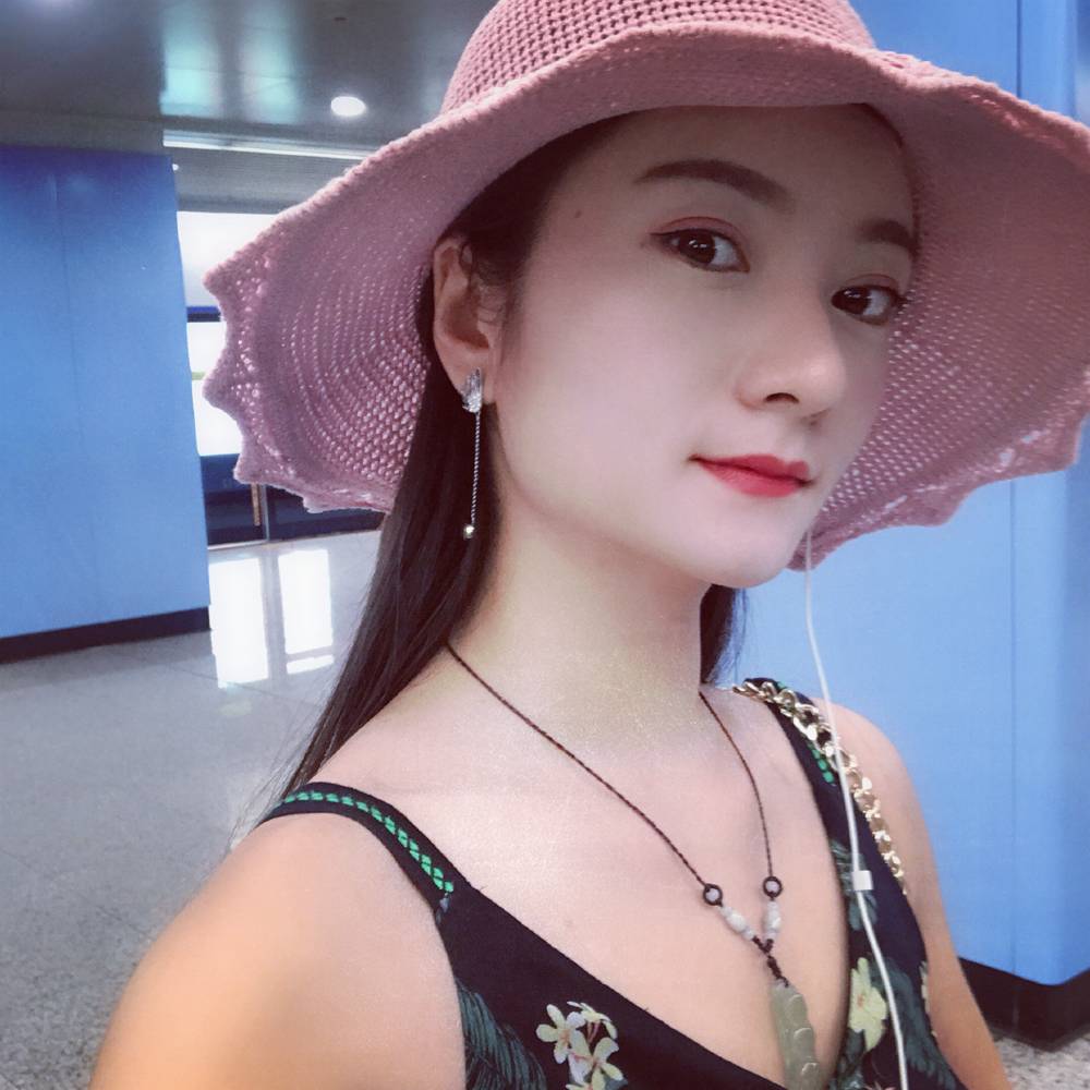纭绯的照片
