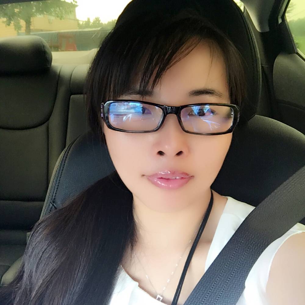 犹豫的金薇的照片