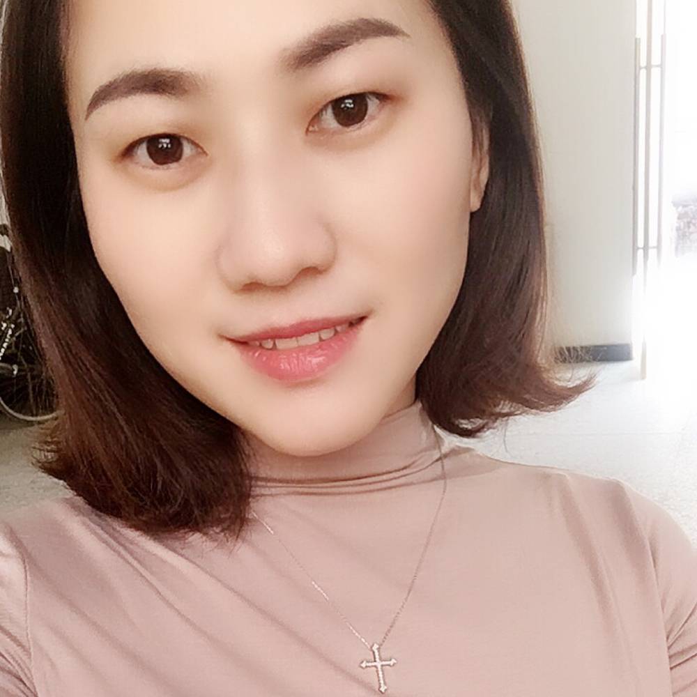 安详少女的照片