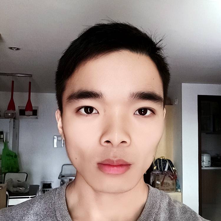 年轻尊云的照片