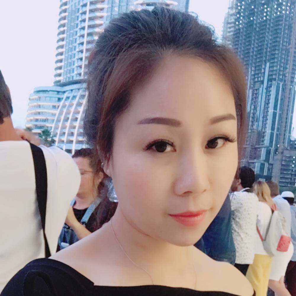 友好蝶舞的照片