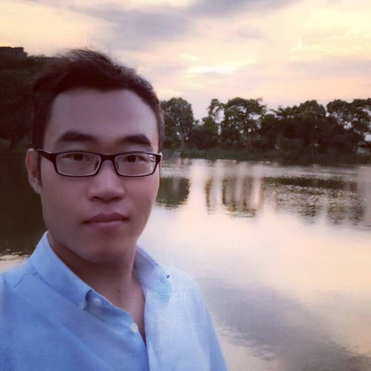 年轻浅陌的照片