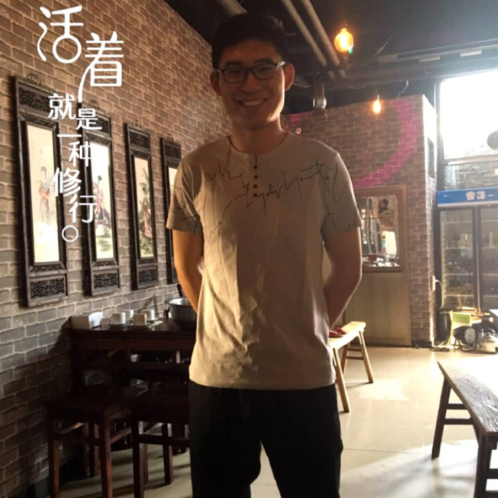 含蓄浮光的照片