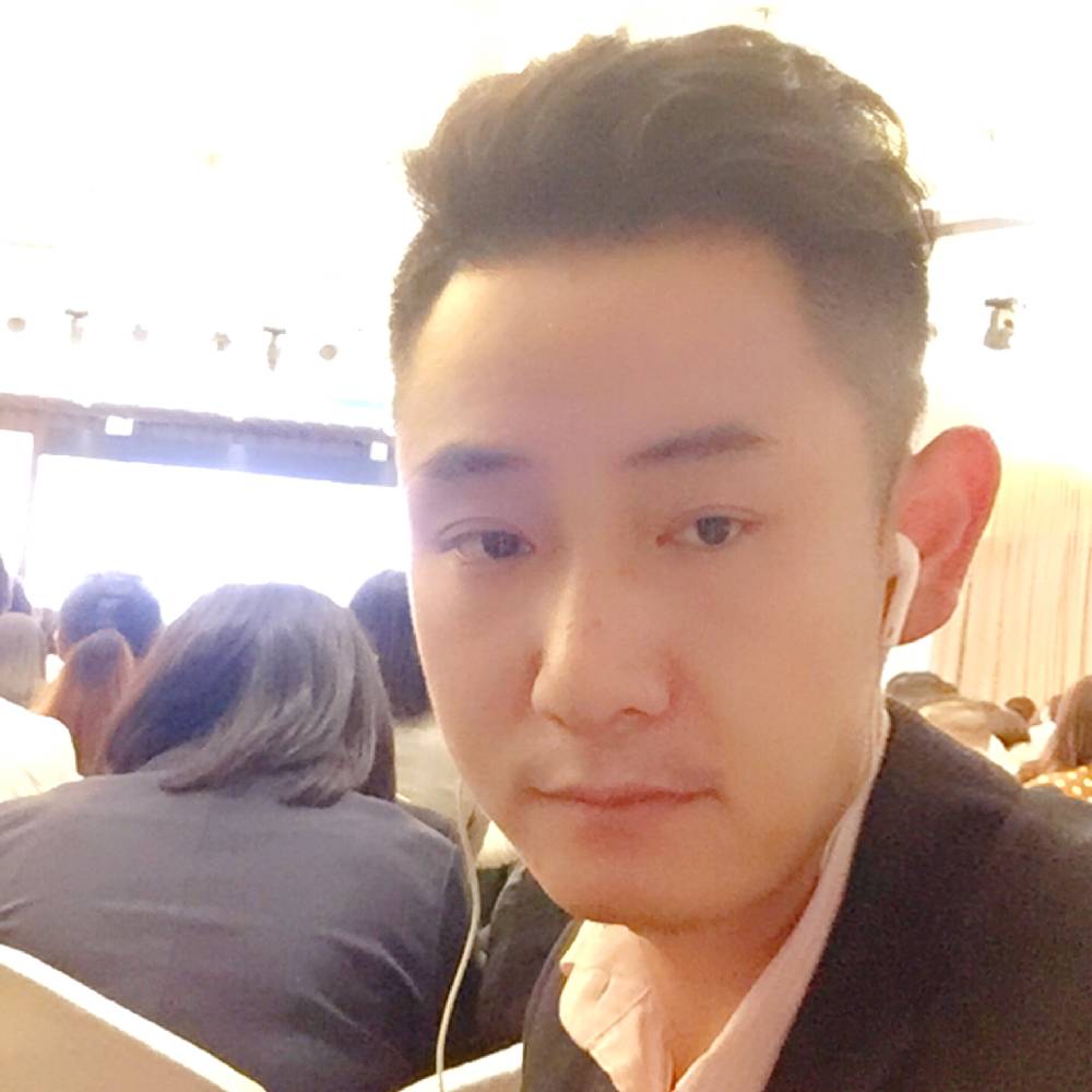 忧心睫毛膏的照片