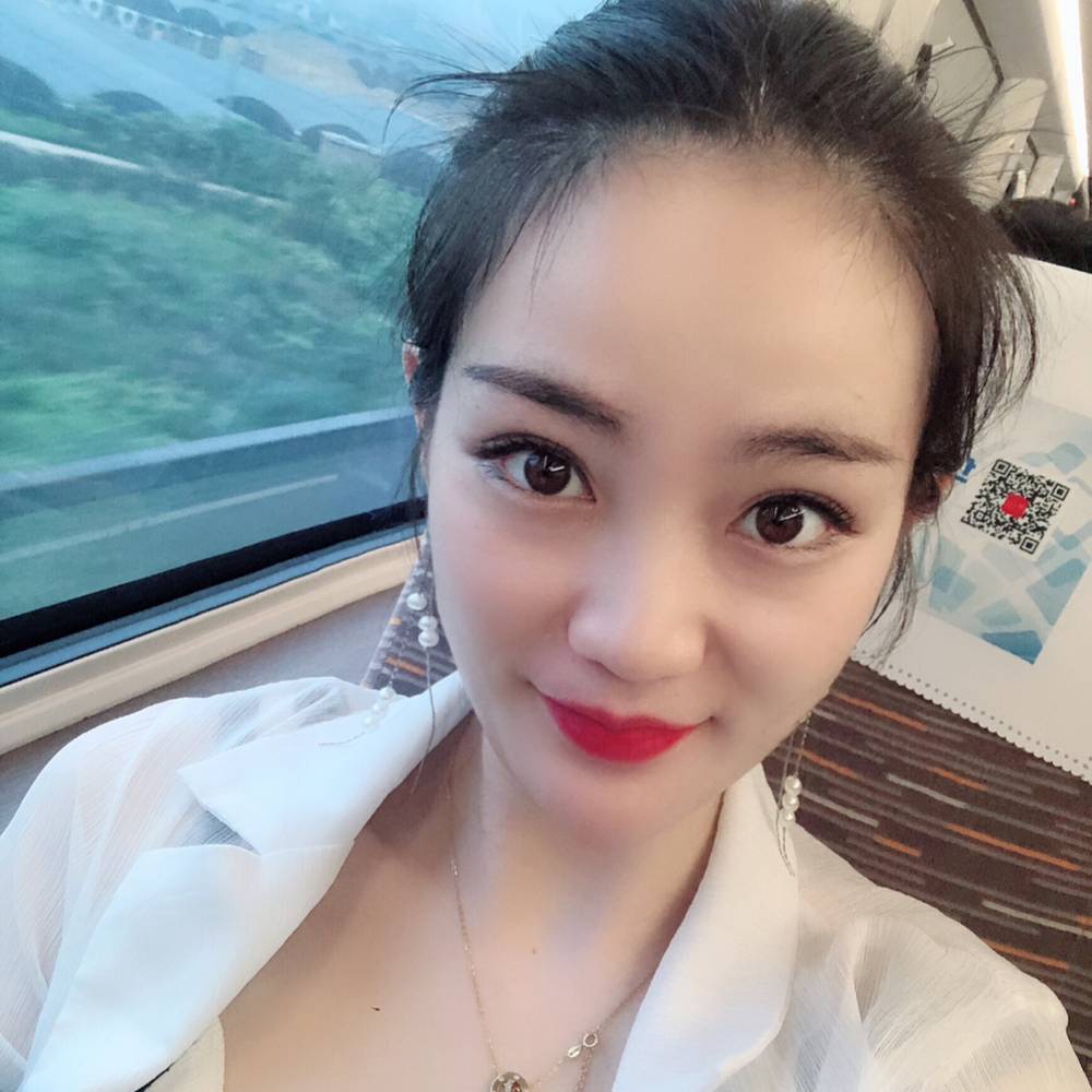 洁净高跟鞋的照片