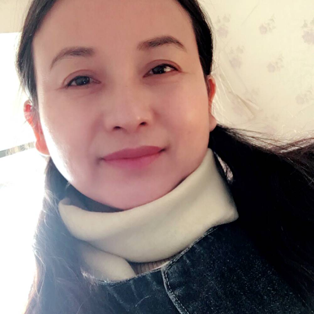 稳重微笑的照片
