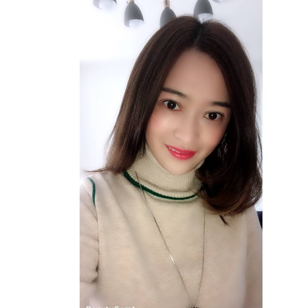 恬静微笑的照片