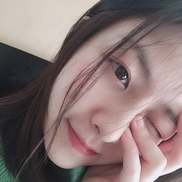 眯眯眼机器猫的照片
