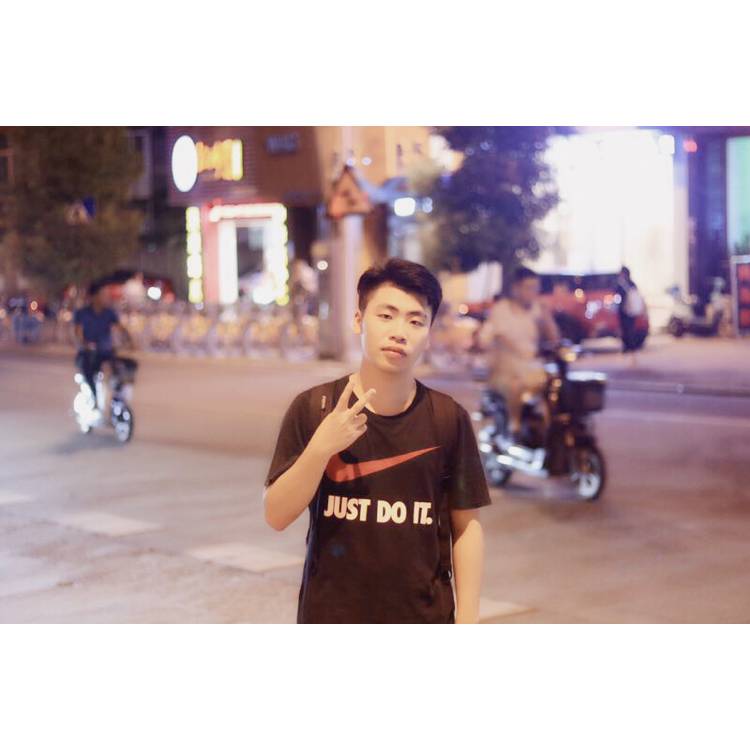 想人陪剪影的照片